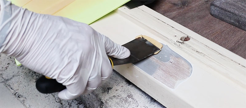 grote gaten in hout opvullen